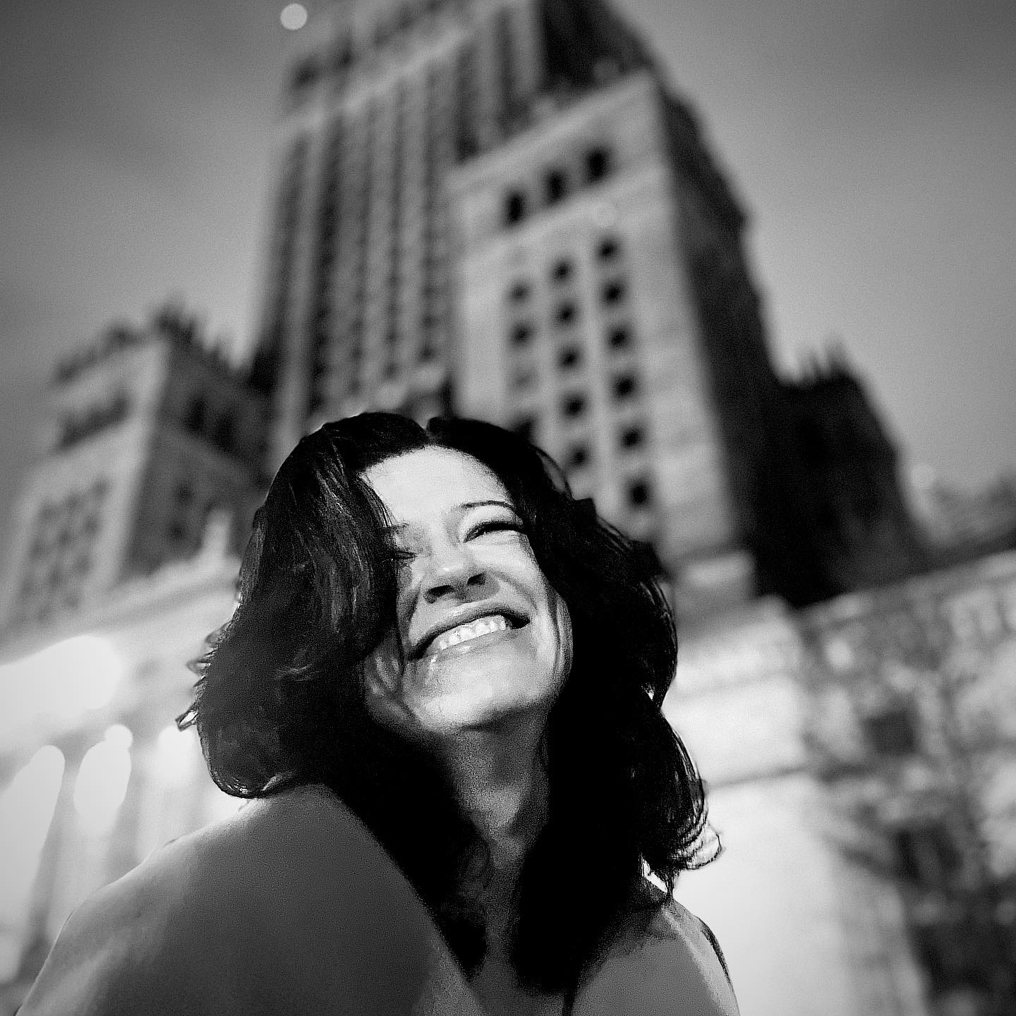 Często się tu do Was uśmiecham ze zdjęć, ale tak jak każdy, do celu idę przez trudy.Jak je znoszę?Czasem lepiej, czasem gorzej. ________Do pamiętnika Instagrama.Tak reaguję na nowe (stresujące również), a październik, jak co roku, przynosi nowe.Czy się boję?Tylko głupi się nie boi.Z drugiej strony, to przecież kolejny krok do przodu.Prawda?Fot. @jarekjonarski nowe • idzie nowe • nowy etap życia • wyzwanie • rozwój osobisty • zmiana