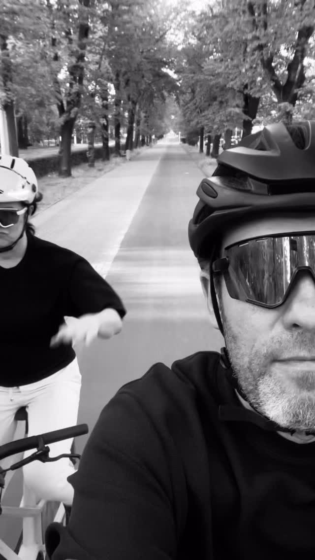 Pasji nie zatrzymasz, miłości nie powstrzymasz.Życie z freakiem rowerowym = weekend nad morzem.Kierunek: Wrocław 👉🏻 Kołobrzeg#rowerowelove #wroclove #wroclaw #kolobrzeg #weekendmood